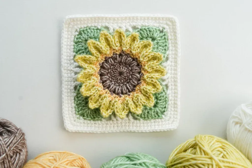 3D Sunflower Granny Square – Free Crochet Pattern